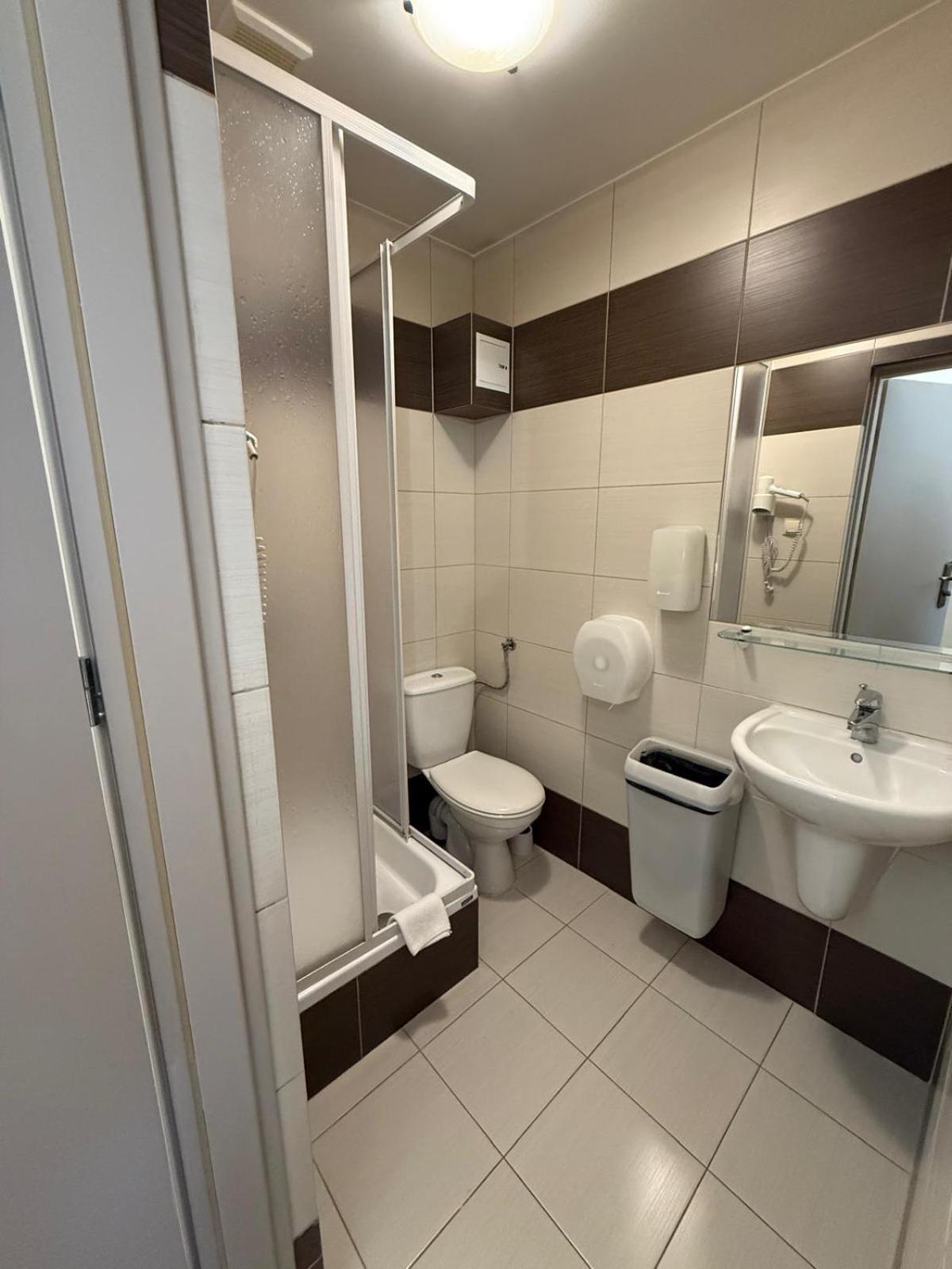 ראדום Hotel Tm מראה חיצוני תמונה